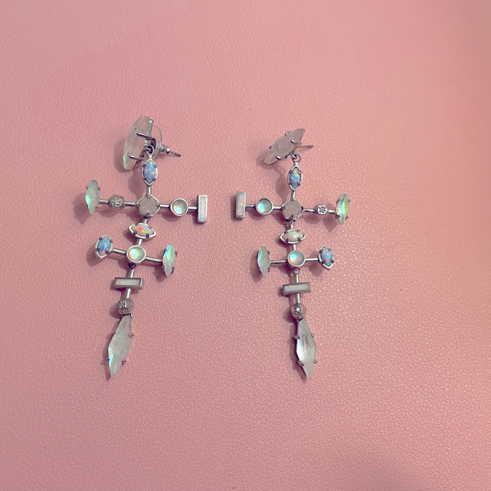 Kendra Scott drop earrings from Resort Collection 2018